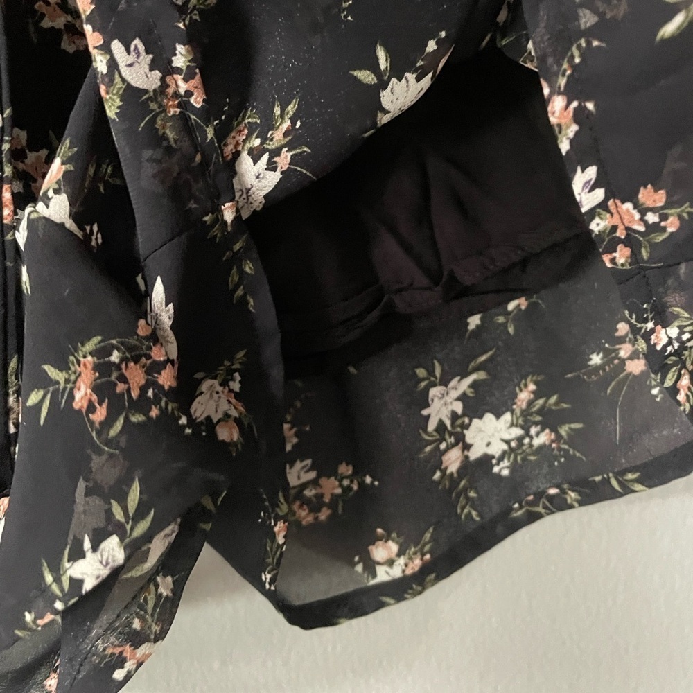 Hey Babe boho black floral printed sheer kimono and lined shorts set. Size Small - Picture 7 of 11